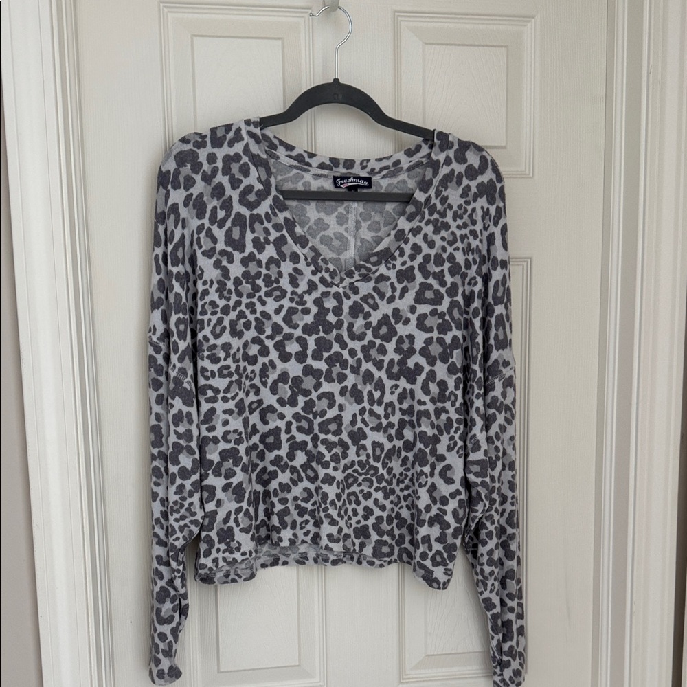 Love Tree Black and Gray Leopard Print Long Sleeve Top